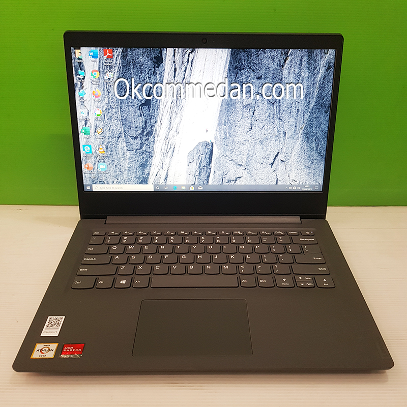 Laptop Lenovo V14-ADA AMD Athlon Gold 3150u DOS